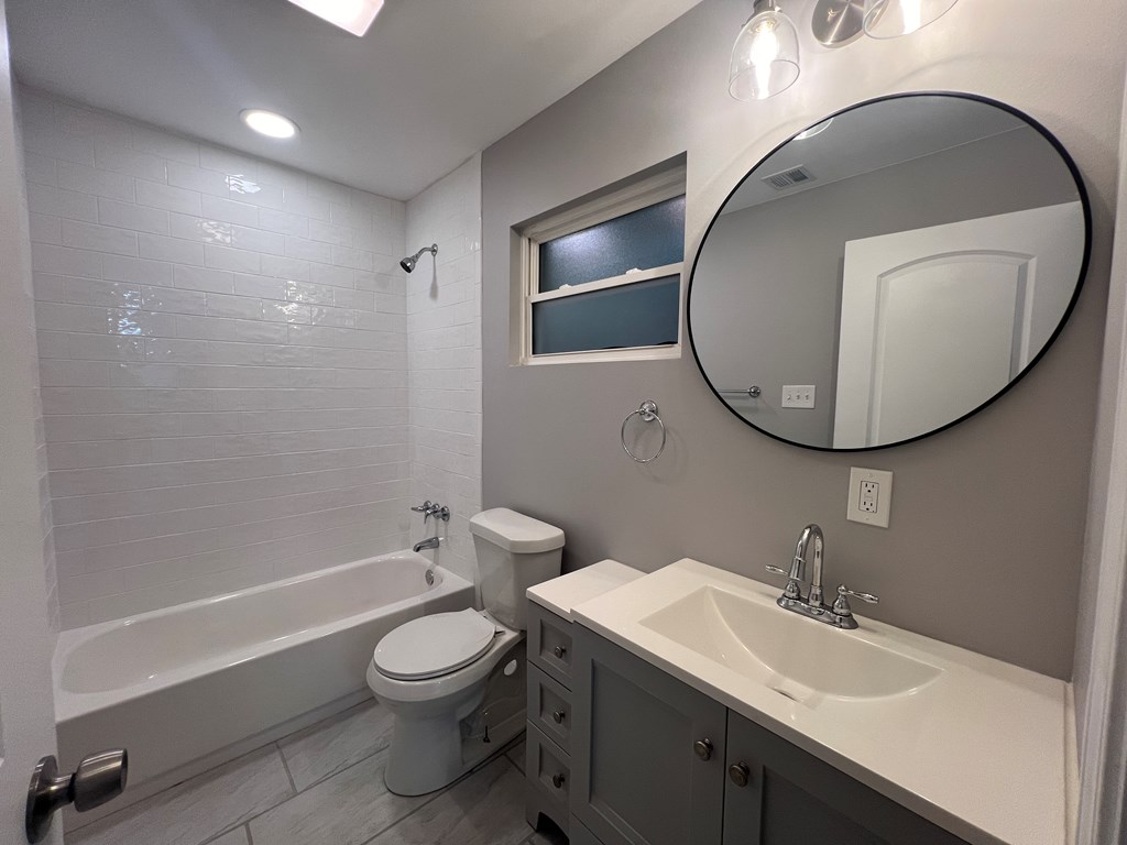 Bathroom located near den and kitchen area